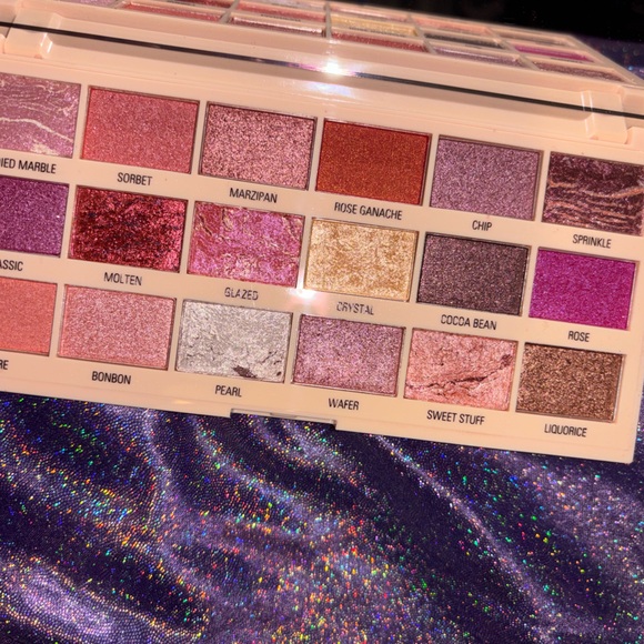 Revolution Eyeshadow Palette - Picture 5 of 9